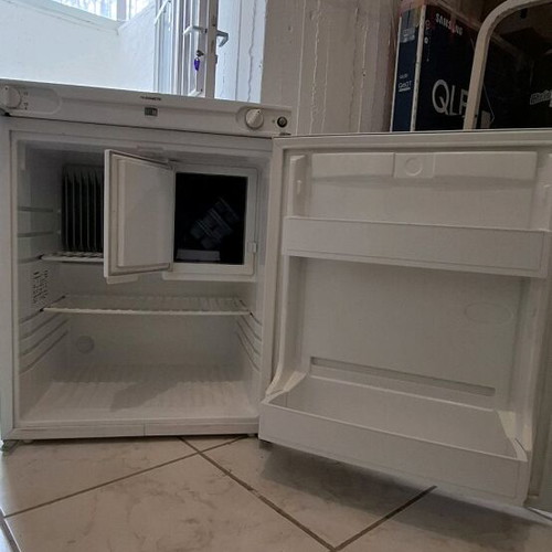 Dometic gas, electric and battery refrigerator like new