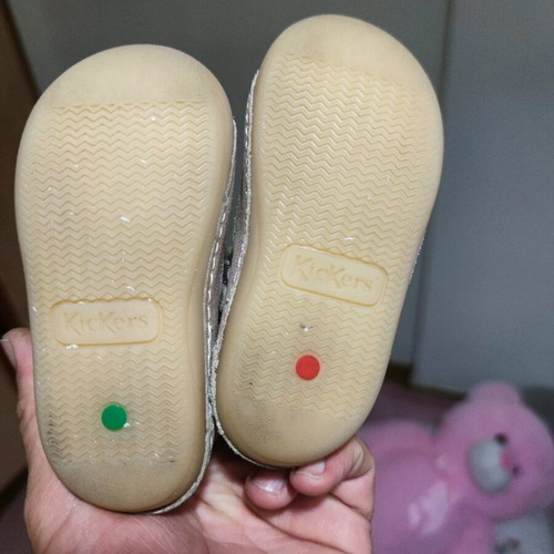 Kickers anatomical baby sandals new, size 21, iridescent pink gold