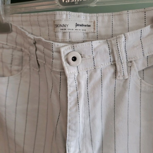Stradivarius skinny jean used, white with vertical stripes, size 38