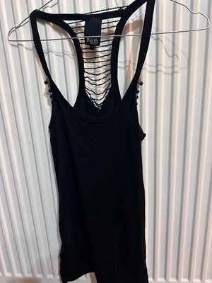 Faith sleeveless top jewelry like new, black, size M