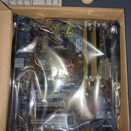 Asus P5K P45 Chipset new without packaging or accessories