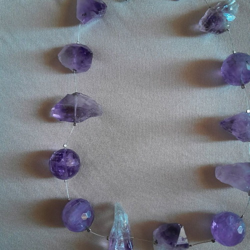 Necklace with real stones like new, purple