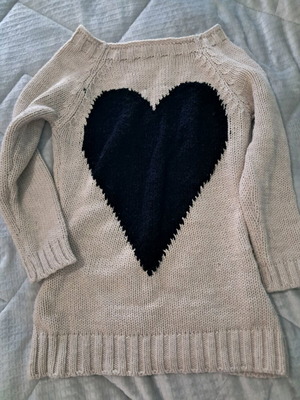 FashionMark knitted pullover like new with heart and smile design