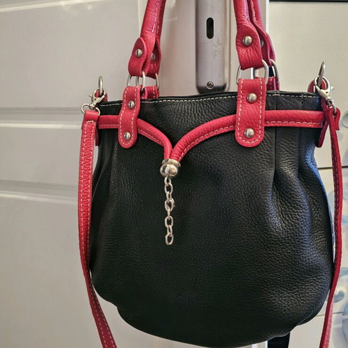 Vera Pelle shoulder leather bag like new, black and red