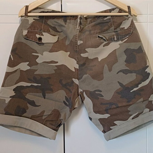 Men's khaki military style shorts XL used Brid And Buttons