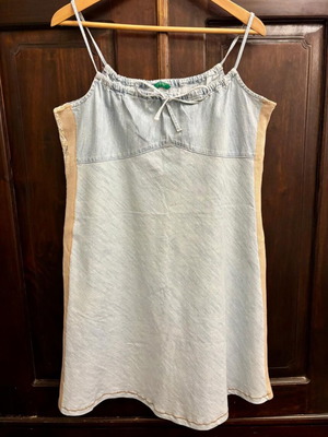 Denim φόρεμα με λεπτομέρειες από δαντέλα Benetton σαν καινούργιο, μέγεθος L