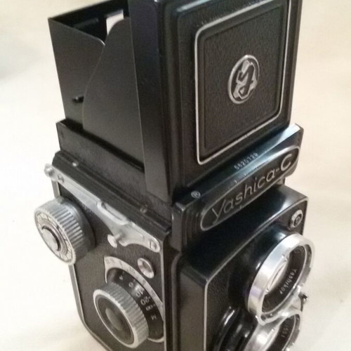 Yashica-C Vintage TLR camera with leather case