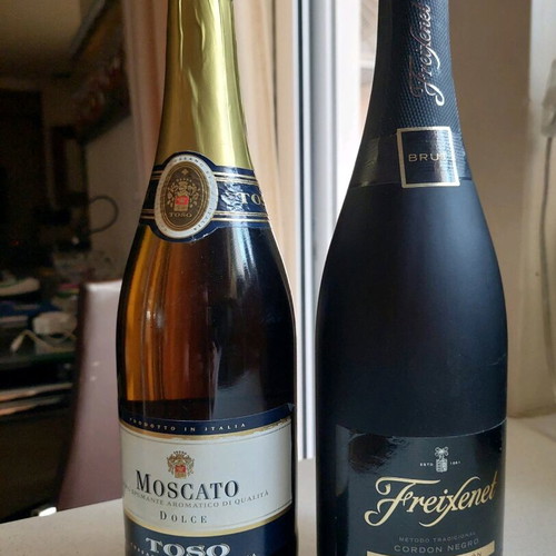 Sparkling wines new, sealed, pack of 20