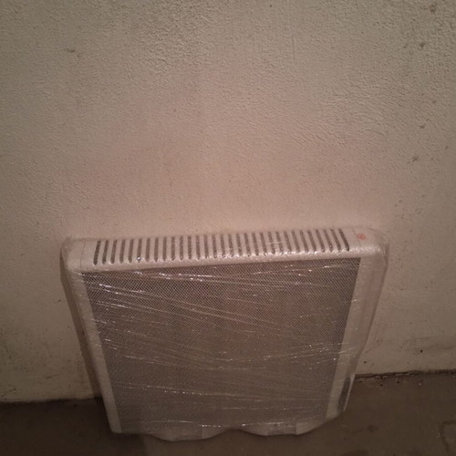 Morris 2000W floor space heater like new with remote and wheels