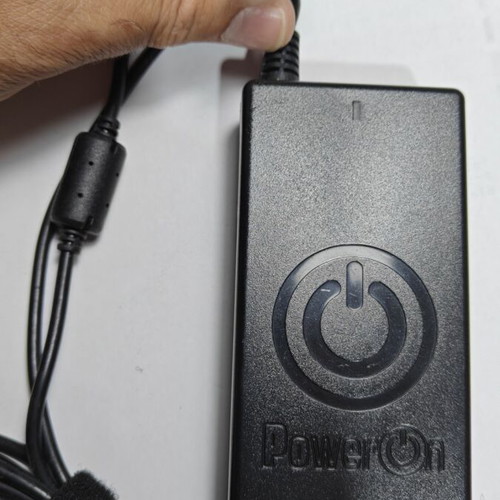 Laptop power supply Toshiba 15V 6A 90W replacement like new
