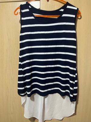 T-shirt like new with nice back, white and blue