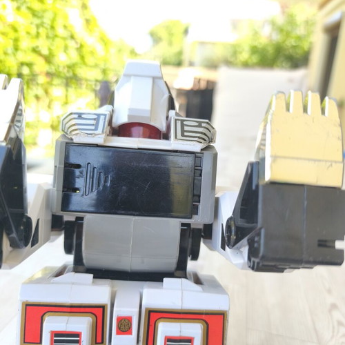 Power Rangers figures and accessories set used