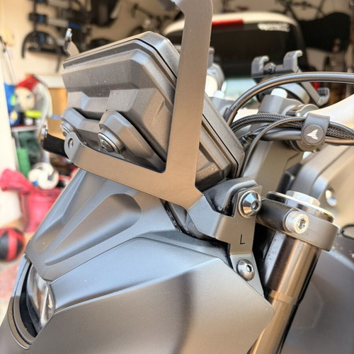 Black sport fly screen for MT7 2026 with mounts