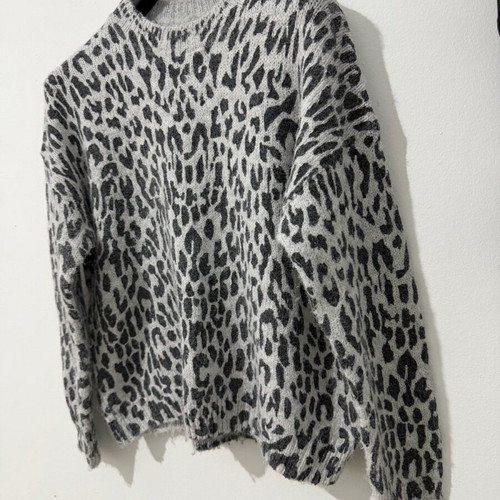 Women's sweater used with grey animal print, one size