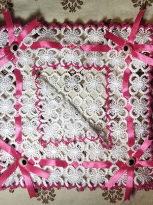 Lace napkin holder like new, serving