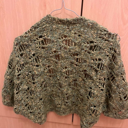 Sisley cardigan like new in green winter shades