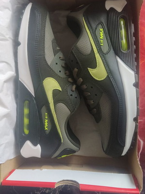 Nike Air Max 90 Medium Olive size 46 new