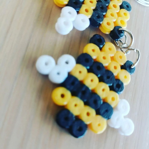 Bee keychain handmade new with pyssla