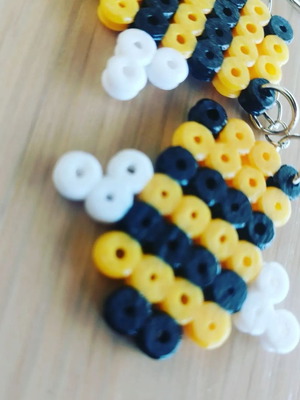 Bee keychain handmade new with pyssla