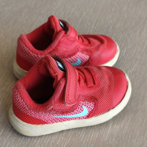 Nike Revolution 3 toddler shoes like new, red, size 19.5