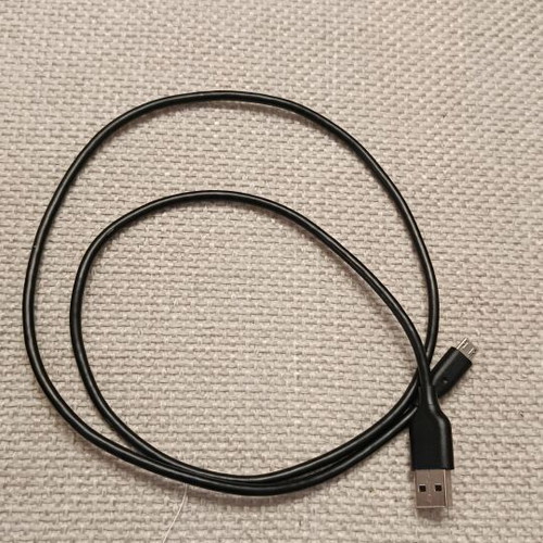 XMax Starry 3.0 vaporizer used with charging cable
