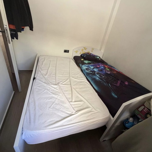 Children's beds with pull-out second beds, like new