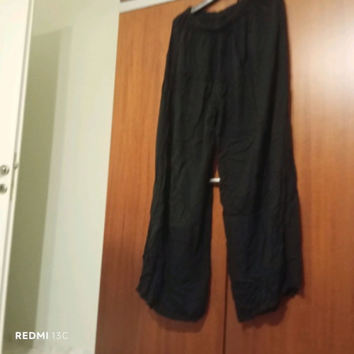 Wrinkled pants like new, black