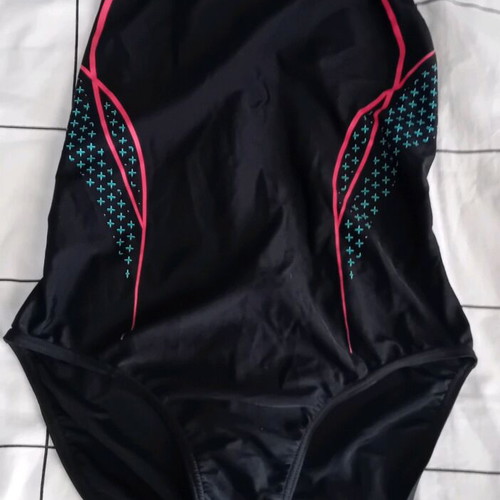 Speedo women's black one-piece swimsuit new, sizes 38/40