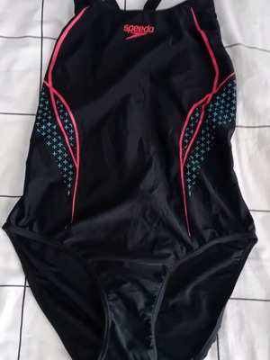 Speedo women's black one-piece swimsuit new, sizes 38/40