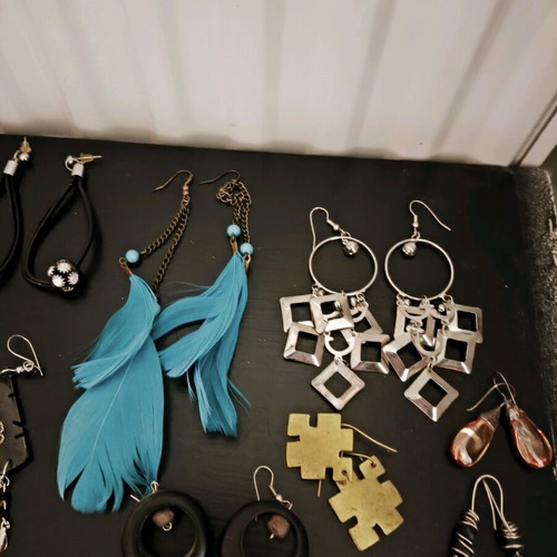 Earrings like new, pack of 15 pairs assorted