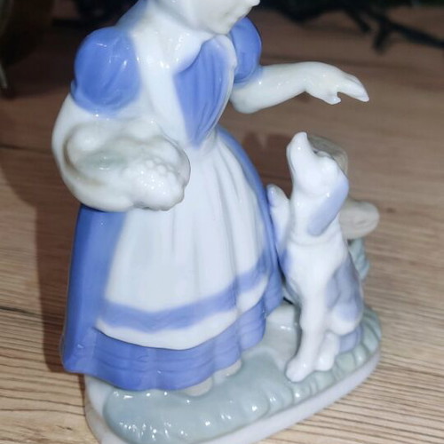 Porcelain figurine of girl with basket and dog like new, vintage