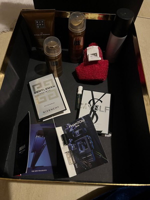 Rituals box new with bath products and free perfume samples