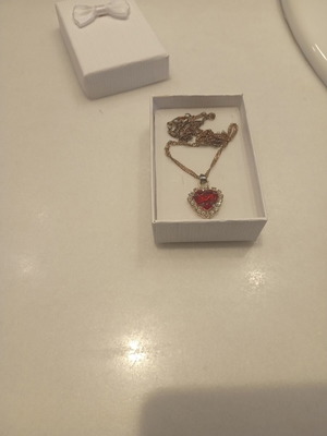 Heart necklace, red