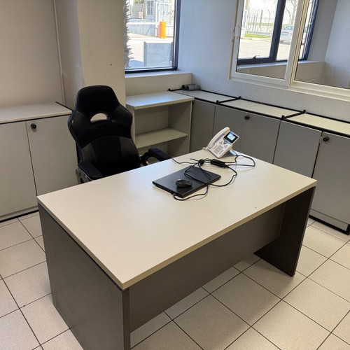 Set of 10 office desks