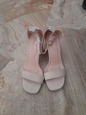 Plato Suede γυναικεία πέδιλα καινούργια με χοντρό χαμηλό τακούνι μπεζ