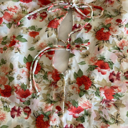 Sleeveless blouse like new, airy, multicolored, size large