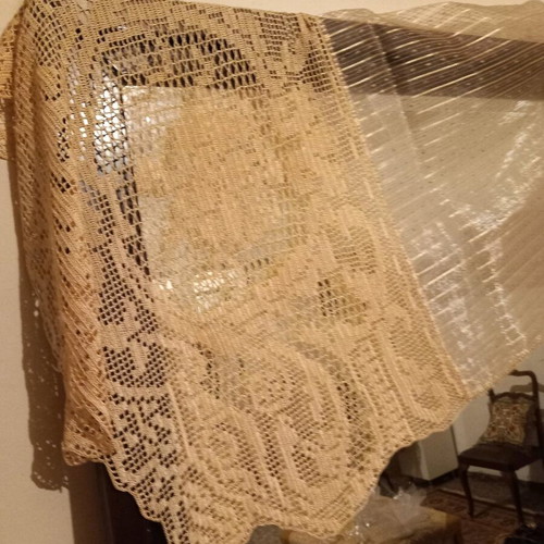 Χειροποίητες πλεκτές τραπεζοπετσέτες ενωμένες με γνήσιο μεταξωτό πανί καινούργιες 220x70