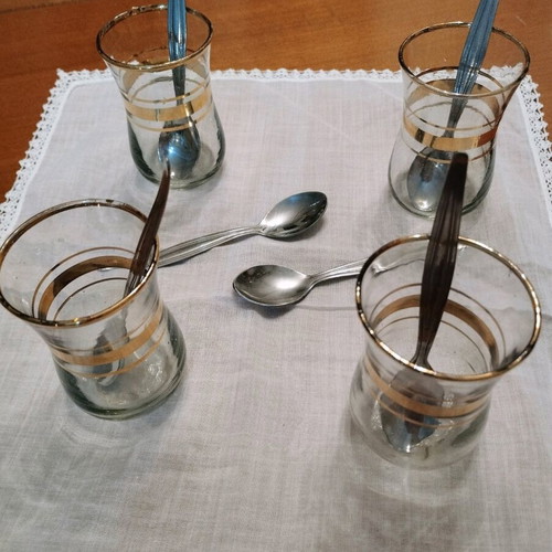 Authentic Tulip Tea Set with 4 Glasses, 6 Güllü Spoons and Handmade Doily