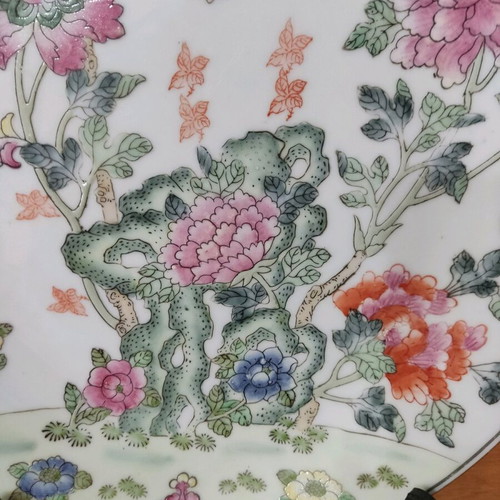 Porcelain painted Chinese plate like new