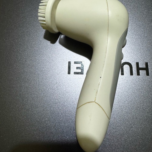 Braun facial cleansing brush used