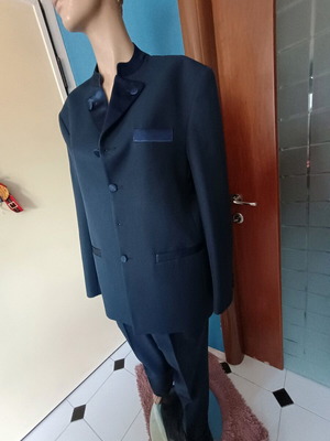 Blue suit size M like new missing one button