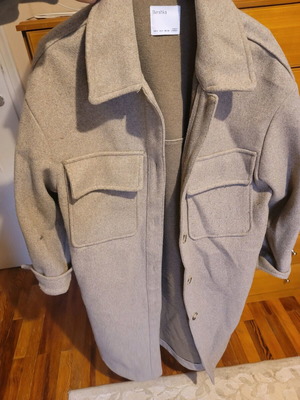 Bershka light coat small like new, dark beige
