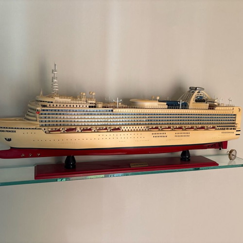 Diamond Princess Hamilton vintage large cruise ship model