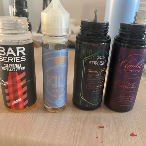 E-liquid set with strawberry raspberry cherry, pineapple, apple grape flavors