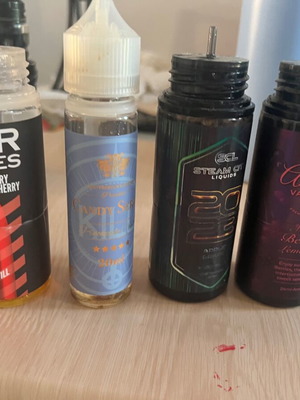 E-liquid set with strawberry raspberry cherry, pineapple, apple grape flavors