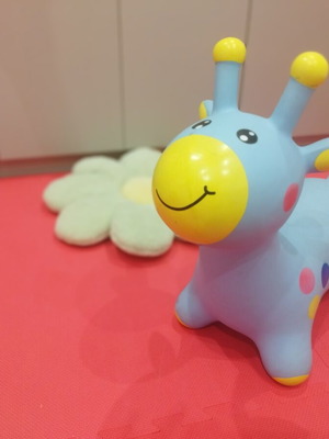 Inflatable blue giraffe hopper toy for kids