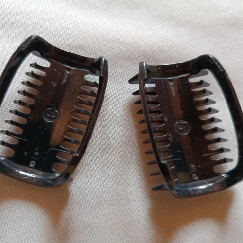 Philips Body Shaver used with 3.5 mm trimming comb and charger