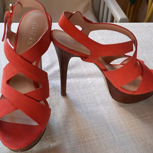 Guess sandals new, size 39, coral color with dust bag