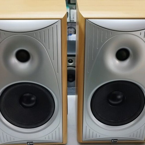 JPW 210 speakers like new with dual woofers and tweeters