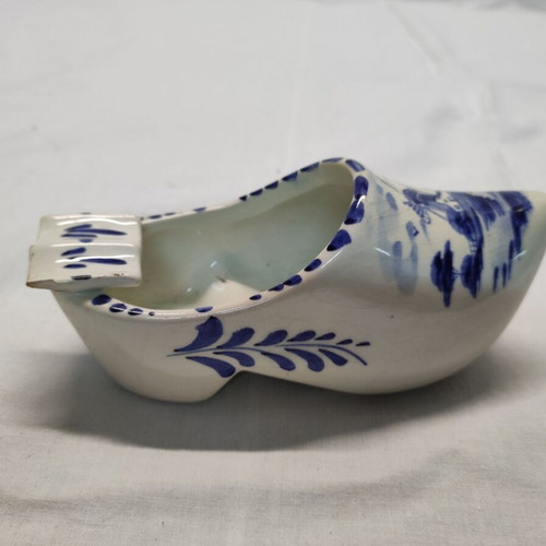Ashtray shoe used, hand-painted porcelain from Delft Netherlands